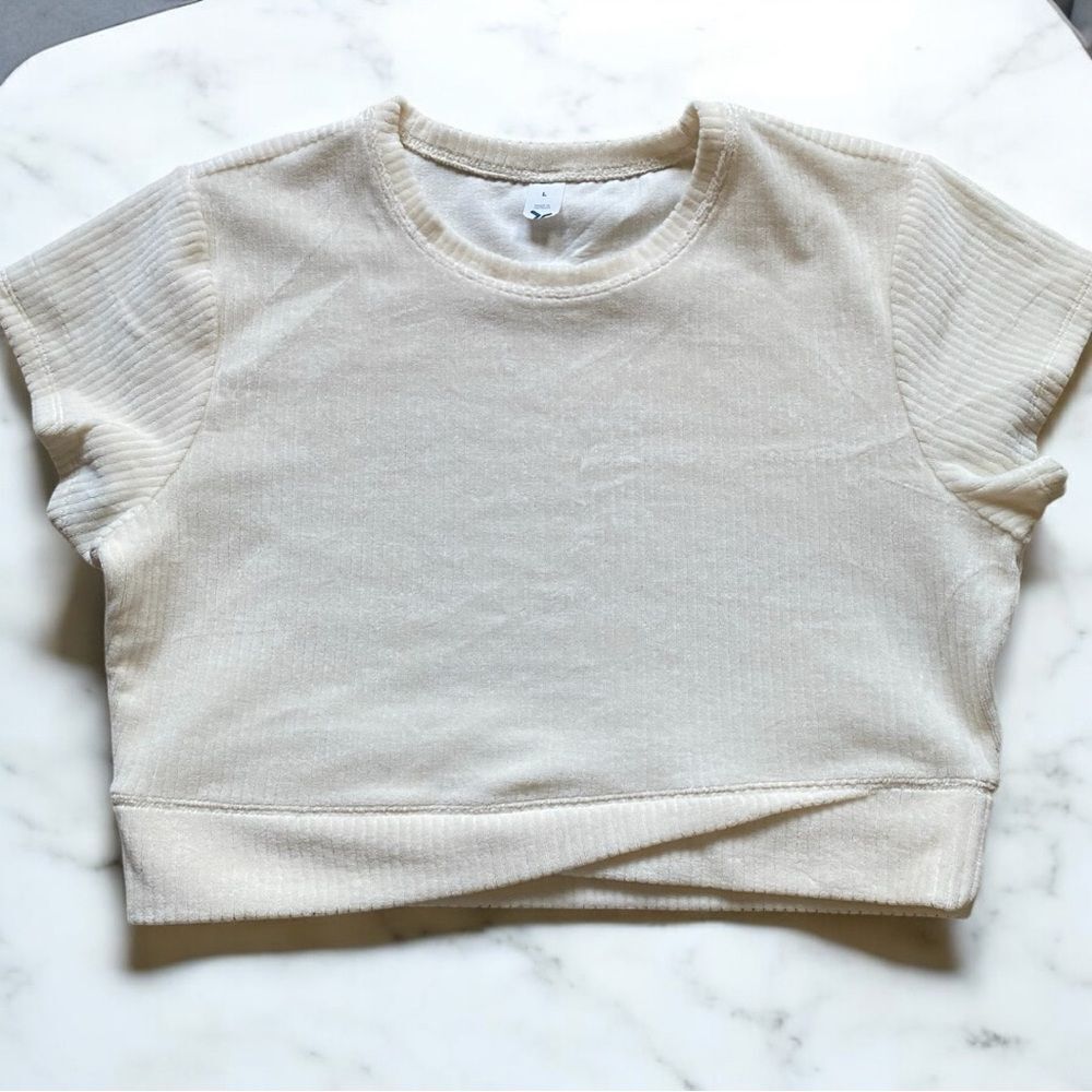 Women’s Cream Short Sleeve Top Size Large. NWOT